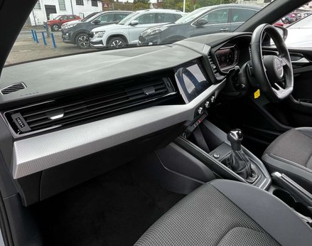 Audi A1 1.0 A1 Sportback 25 TFSI Black Edition Semi-Auto 5dr 17