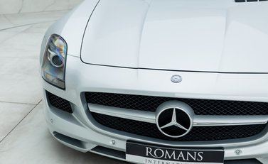 Mercedes-Benz SLS AMG 30