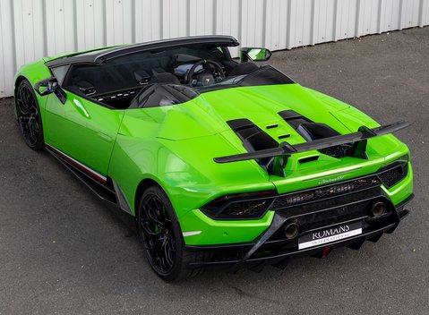 Lamborghini Huracan Spyder LP640-4 Performante 9