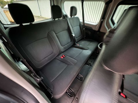 Renault Trafic 2.0 dCi LL30 Advance EDC L2 H1 Euro 6 (s/s) 5dr (9 Seat) 46