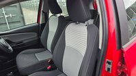 Toyota Yaris 1.5 VVT-i Icon Hatchback 5dr Petrol CVT Euro 6 (111 ps) 32