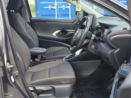 Toyota Yaris 1.5 VVT-h Design Hatchback 5dr Petrol Hybrid E-CVT Euro 6 (s/s) (116 ps) 18