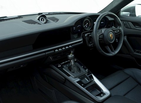 Porsche 911 (992) GT3 Touring 12