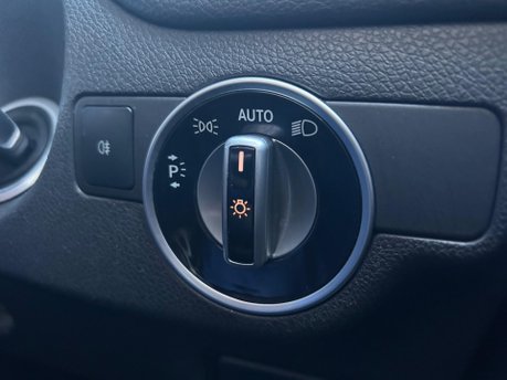 Mercedes-Benz CLA Class CLA220 CDI AMG SPORT 32