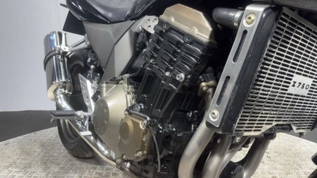 Kawasaki Z ZR750 2005 ONLY 20K NEW MOT SERVICED COMMUTER BIKE 750CC 21