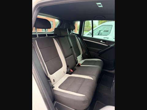 Volkswagen Tiguan 2.0 Tiguan R-Line TDI BlueMotion Technology 4Motion 4WD 5dr 12