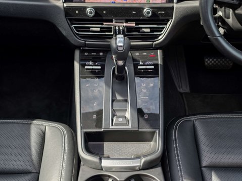 Porsche Macan 2.9 Macan S Semi-Auto 4WD 5dr 33