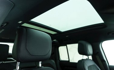 Land Rover Defender 110 V8 12