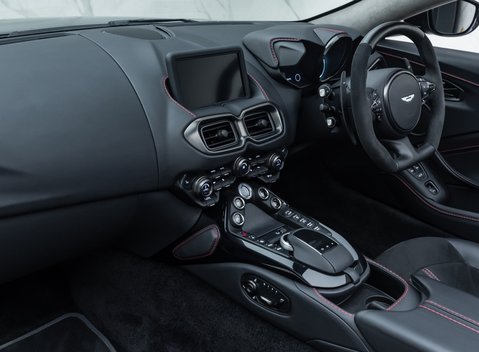 Aston Martin V8 Vantage ROADSTER 22