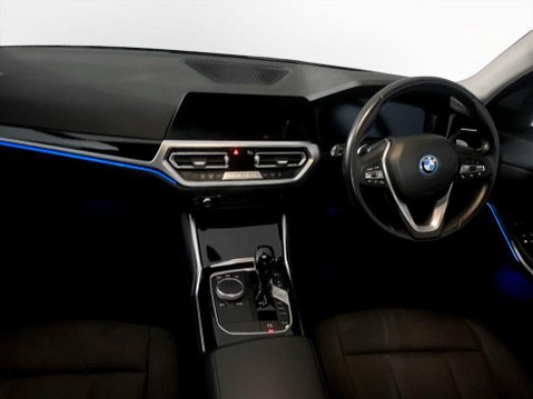 BMW 3 Series 2.0 330e 12kWh SE Pro Touring 5dr Petrol Plug-in Hybrid Auto xDrive Euro 6 18