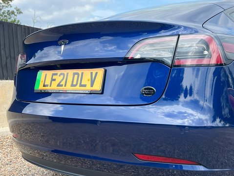 Tesla Model 3 STANDARD RANGE PLUS 18