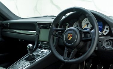 Porsche 911 (991.2) GT3 Touring 9