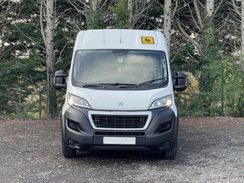 Peugeot Boxer 2.2 Boxer 440 L4H2 17-seat Non-D1 Lightweight minibus with full width ramp. 8