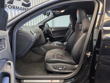 Audi RS4 4.2 FSI V8 Estate 5dr Petrol S Tronic quattro Euro 5 (450 ps) 37