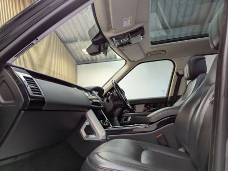 Land Rover Range Rover 3.0 Range Rover Vogue SDV6 Auto 4WD 5dr 31