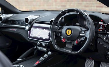 Ferrari GTC4 Lusso T 11