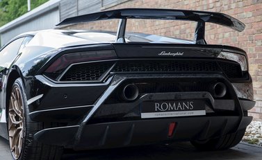 Lamborghini Huracan LP640-4 Performante 21