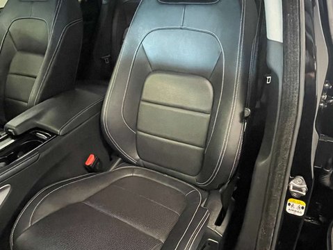 Jaguar F-Pace 2.0 F-PACE R-Sport AWD D Auto 4WD 5dr 43