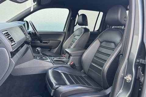 Volkswagen Amarok V6 258 Tdi DSG Aventura Black Edition 4Motion with Roller Shutter 4