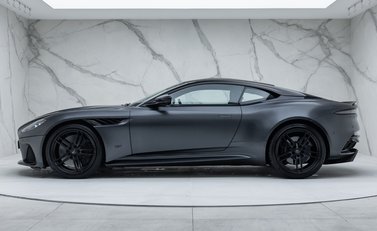 Aston Martin DBS Superleggera 5