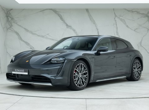 Porsche Taycan 4S Cross Turismo 1