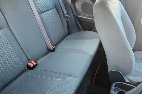 Ford Fiesta ZETEC 16V.. AUTOMATIC.. 13 SERVICES.. 1 PREVIOUS OWNER.. AIR CONDITIONING.. 11