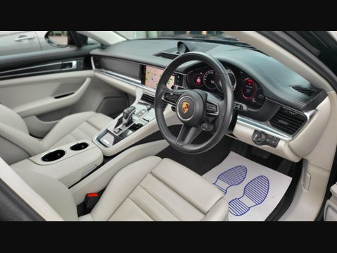 Porsche Panamera PDK 47
