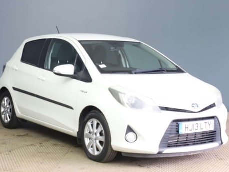 Toyota Yaris 1.5 VVT-h T4 Hatchback 5dr Petrol Hybrid CVT Euro 5 (101 ps) 1