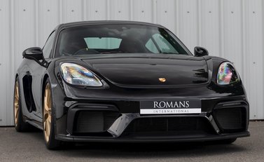 Porsche 718 Cayman GT4 1