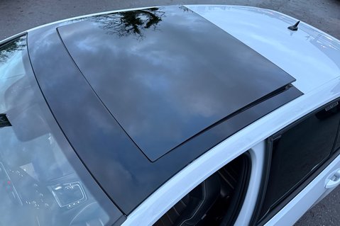Volkswagen Golf R TSI 4MOTION DSG -LEATHER -CAMERA-PRETORIAS -PAN ROOF -WHITE/SILVER -GHOST 16