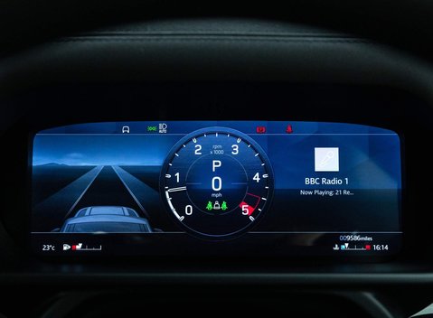 Land Rover Defender SE 13