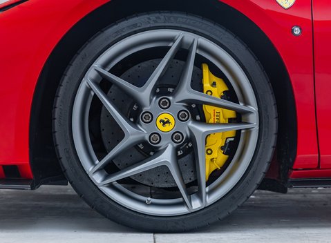 Ferrari F8 Spider 13