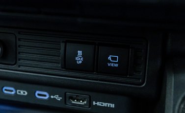 Toyota Land Cruiser Invincible 32