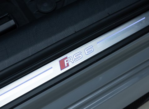 Audi RS6 Avant Carbon Black 22