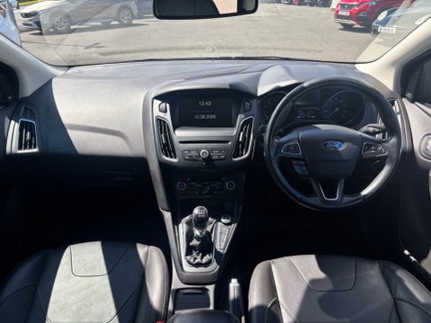 Ford Focus TITANIUM X 10