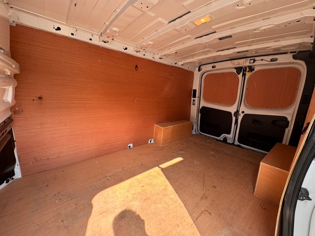 Renault Trafic LWB L2H1 [SOLD KH] Low roof Advance LL30 Aircon Sensors EURO 6 11