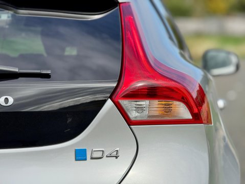 Volvo V40 2.0 D4 R-Design Lux Nav Auto Euro 6 (s/s) 5dr 14