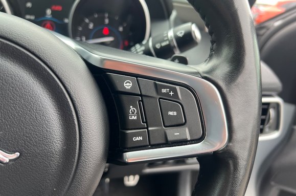 Jaguar XE 2.0 D PORTFOLIO AUTO 40