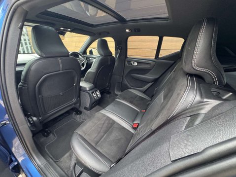 Volvo XC40 2.0 XC40 R-Design Pro T4 Auto 5dr 31