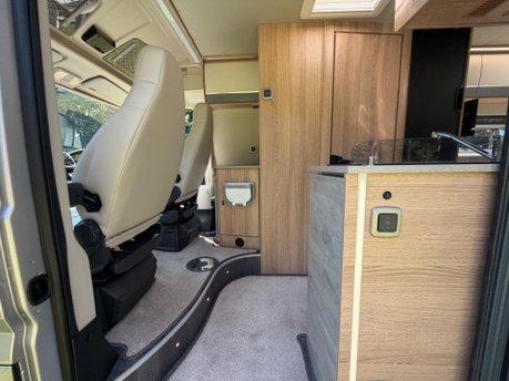 Auto-Trail V-Line 635 35 L4H2 STANDARD PV 21