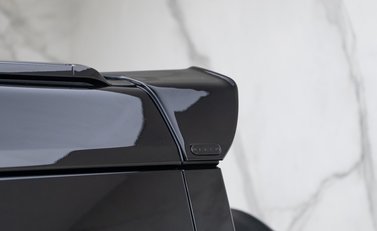 Land Rover Defender 110 D300 HSE Hard Top URBAN 28