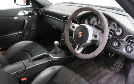 Porsche 911 Carrera S - Sensational Manual Coupe 8