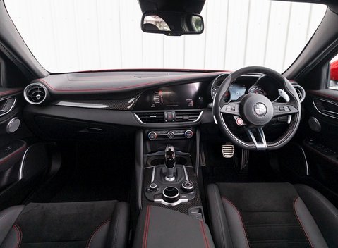 Alfa Romeo Giulia Quadrifoglio 19