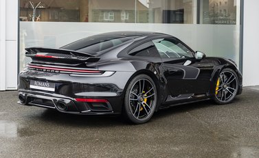 Porsche 911 Turbo S (992) 4