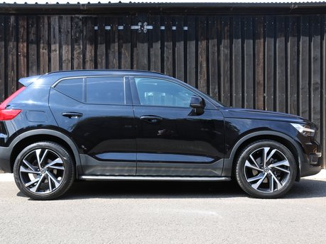 Volvo XC40 B4 R-Design Pro AWD MHEV - Pan Roof, Leather, Apple CarPlay