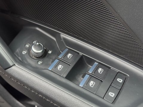 Audi A3 1.4 TFSIe 40 S line Sportback S Tronic Euro 6 (s/s) 5dr (17in Alloys), 13kW 51