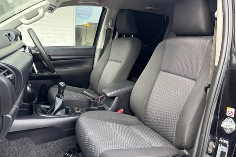 Toyota Hilux Active 4WD D-4D DCB Utility Service Body - Uprated to 3.5t 3