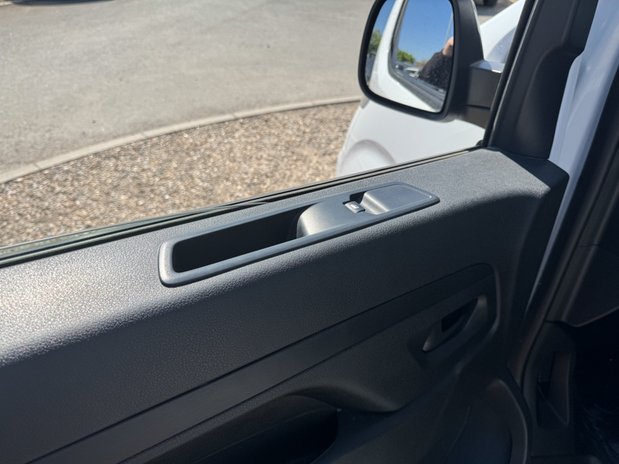 Vauxhall Vivaro LWB L2H1 [SOLD MM] Low Roof Pro F2900 Air Con Nav Sensors EURO 6 12