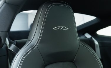 Porsche 911 Carrera GTS (992) 13