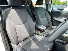 Toyota Yaris ICON HEV CVT 61
